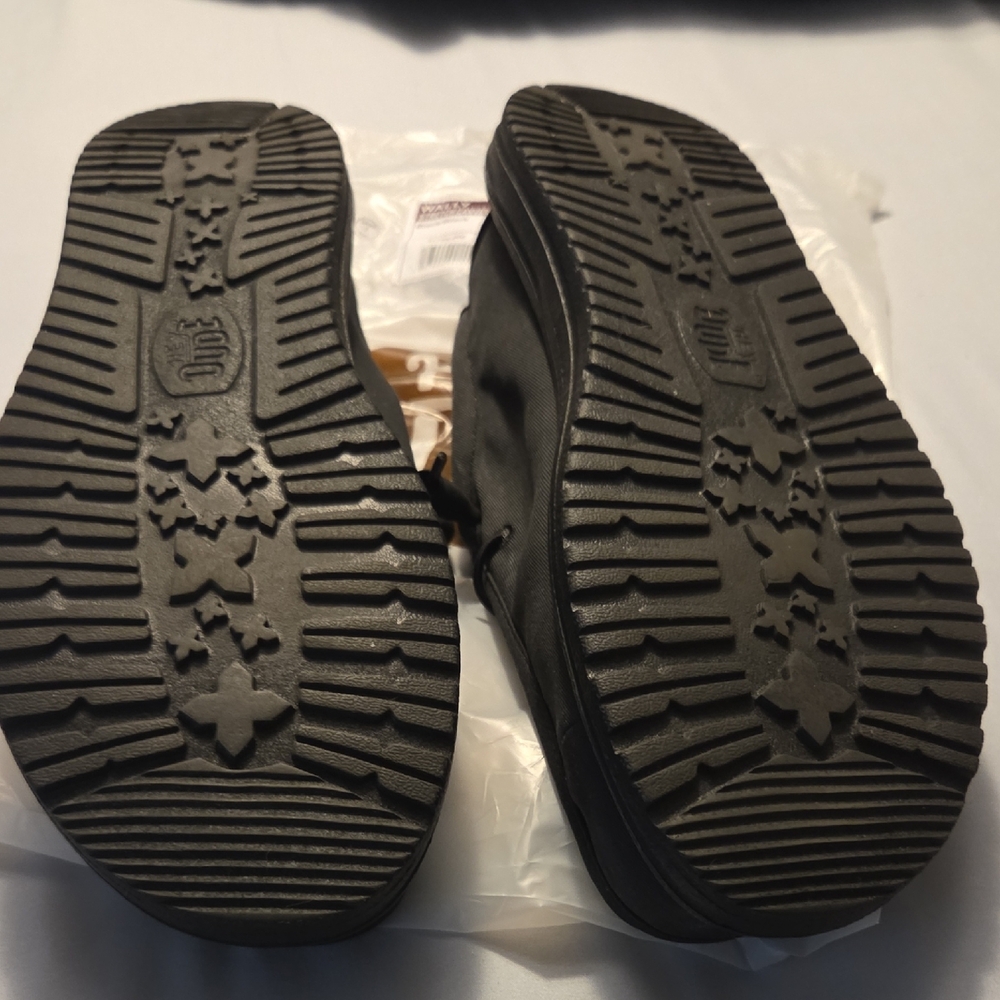Hey Dude Shoes - Picture 4 of 7